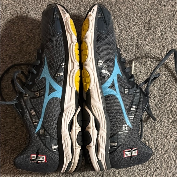 Mizuno Wave Inspire 10 Running Shoes - Picture 10 of 11
